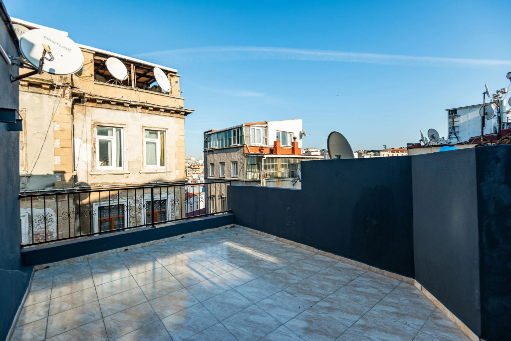 Aram Kerasi Rooms