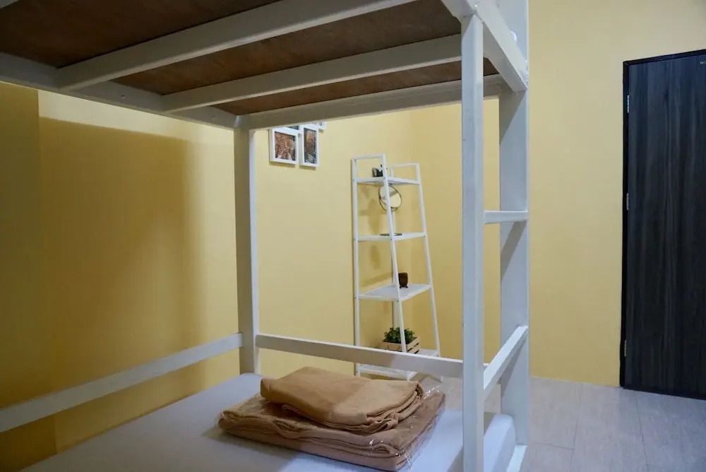 ROOM 218 - Dorm for rent - Adults Only