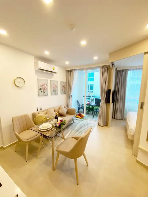 Modern 1 Bedroom Condo D412