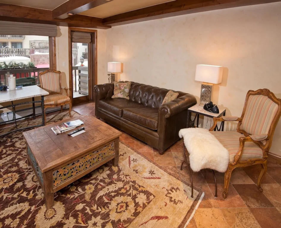 Relaxing 1 Bedroom Condo with Premium Amenities by RedAwning