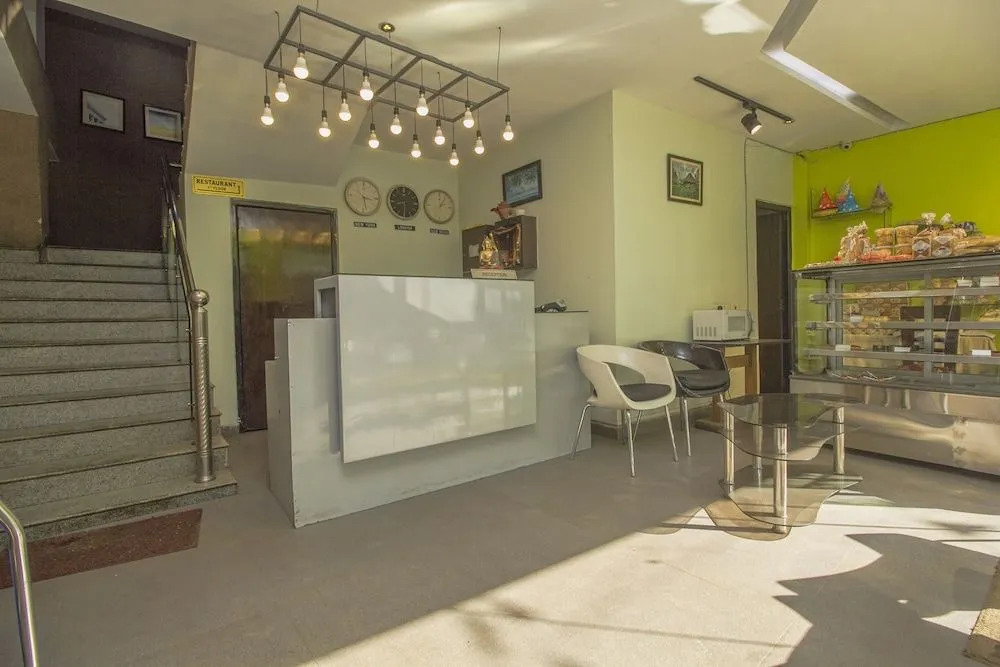 OYO 28171 Kava Suites