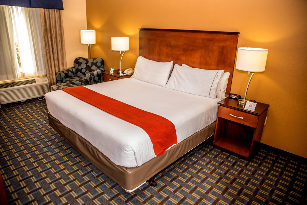 Holiday Inn Express Hotel & Suites Cocoa Beach by IHG