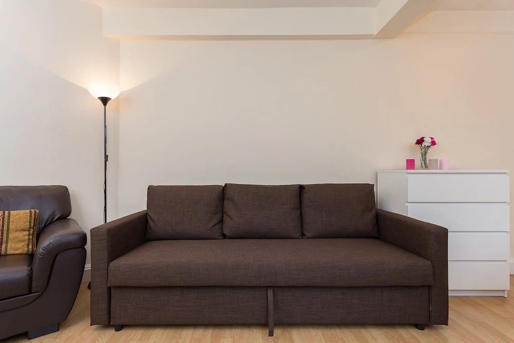 2 Bed Apartment In Kensington