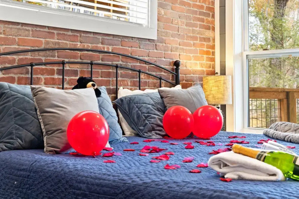 Romantic Cabin Retreat By Ghosal Luxury Lodging