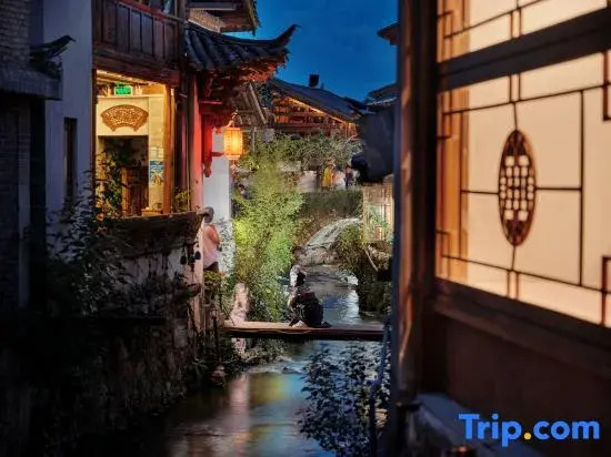 Waterfront Residence View Garden (Lijiang Ancient City Sifang Street Store)