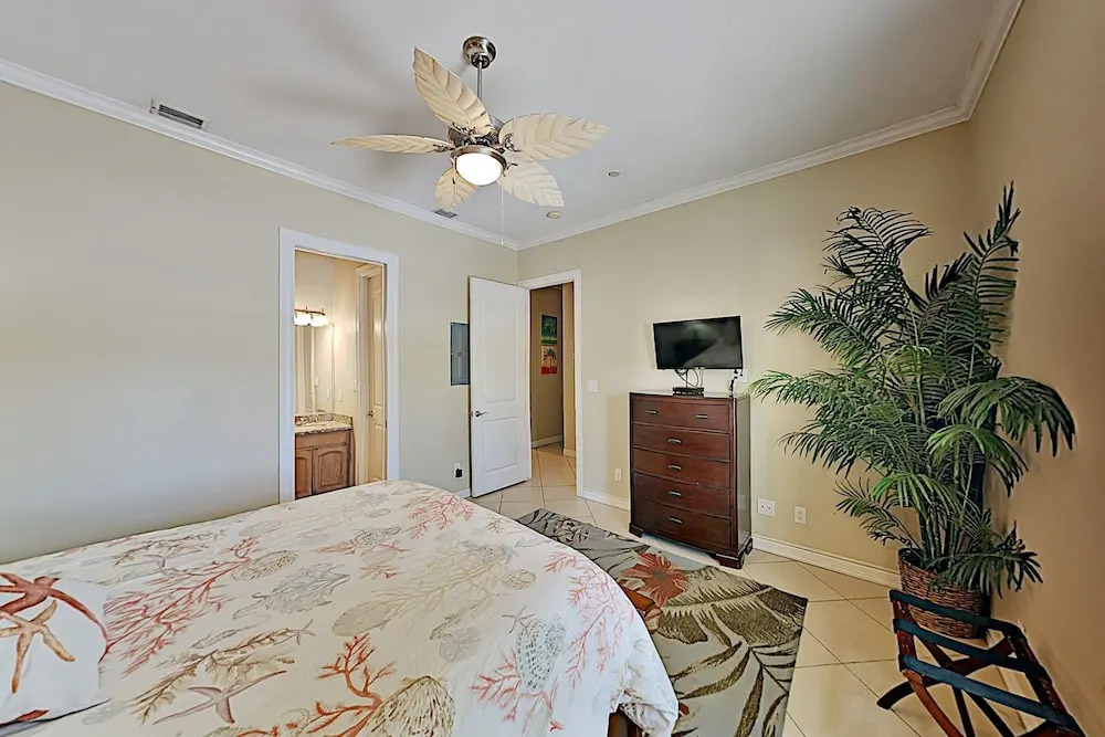 Bright Beach W/ Pool - Steps To The Sand! 2 Bedroom Condo
