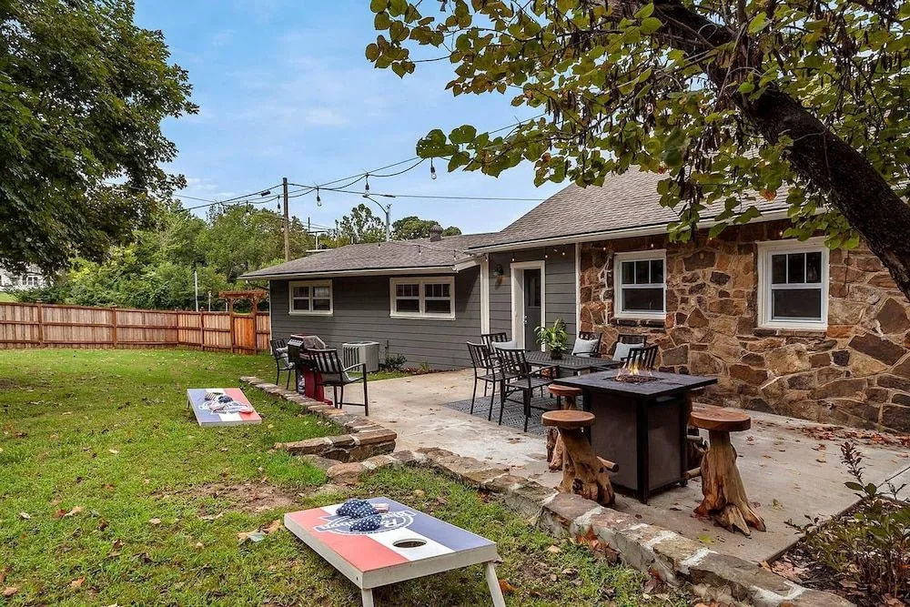 The Mission Rock House - Historic DT Fayetteville Home - HOT Tub!