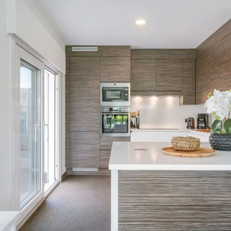Spacious House With Garden and Parking