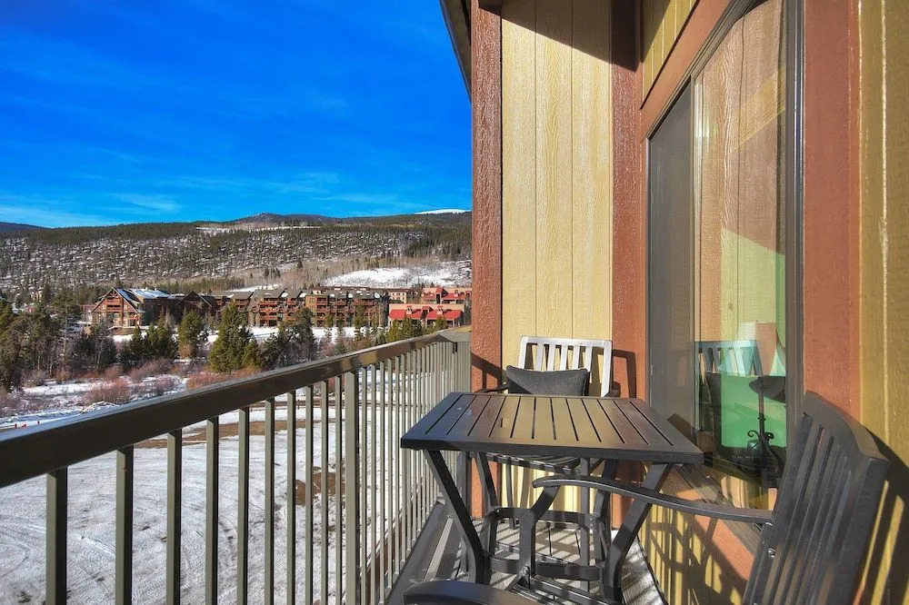 2762 Slopeside by RedAwning