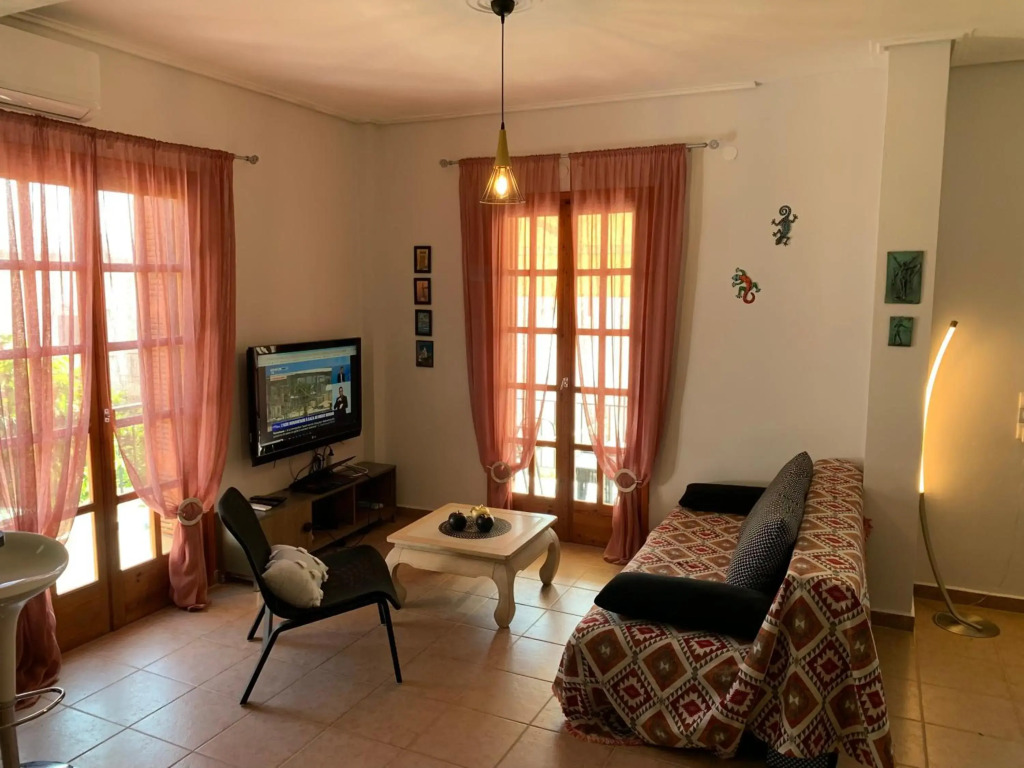 La Bandolaise, house in the heart of the vilage.