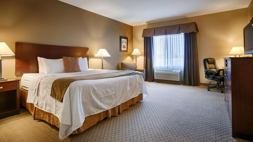 Best Western Plus Montezuma Inn and Suites