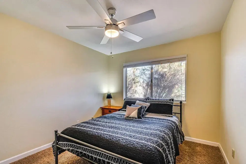 2 Mi to Lake Havasu: Pet-friendly Home