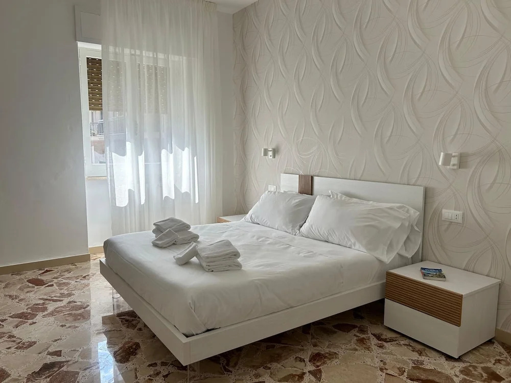 My50s in Monopoli With 4 Bedrooms and 2 Bathrooms