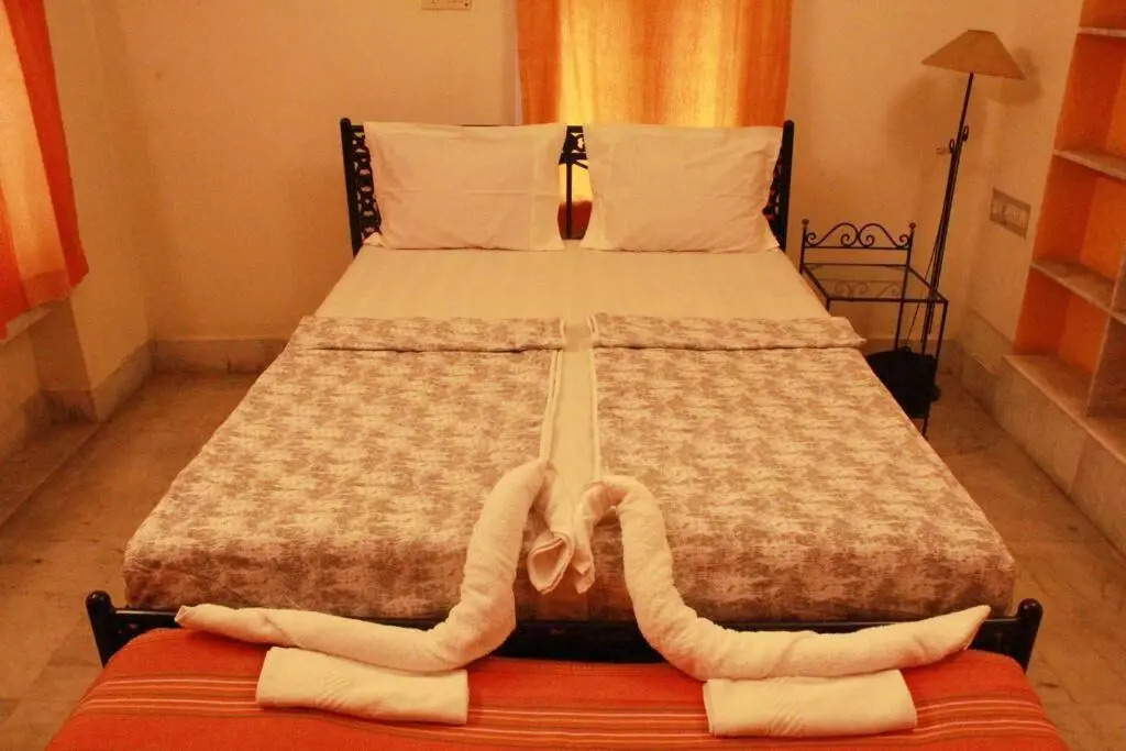 Casa Bala, Kolkata - Furnished 1 Bhk Apartment Near Gariahat, South Kolkata