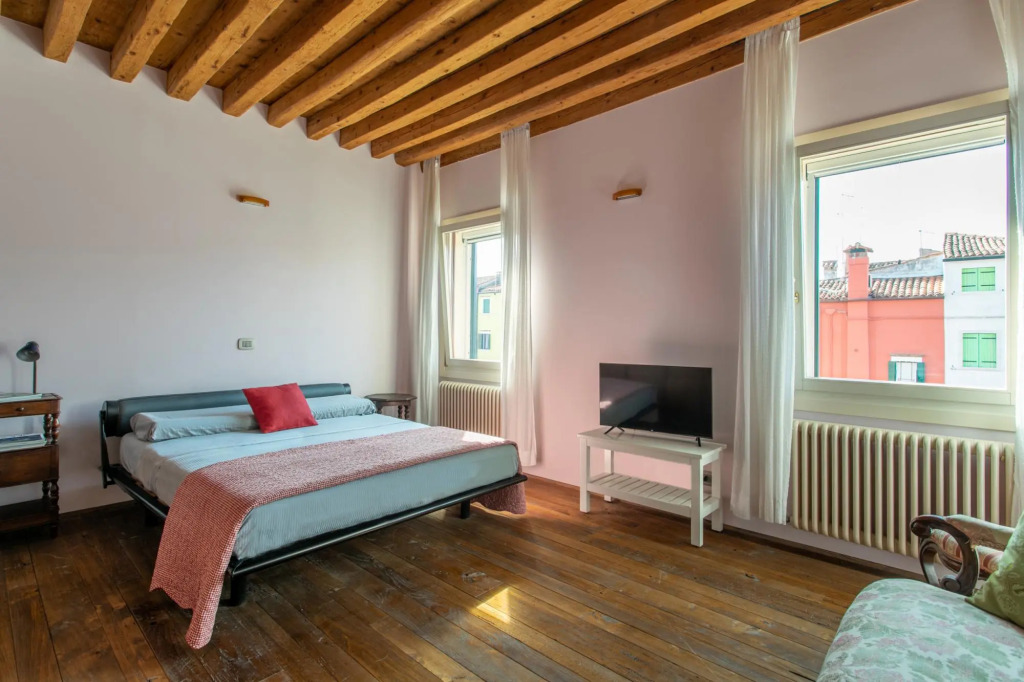 Wondrous Palazzetto 1619 in Magical Burano Island
