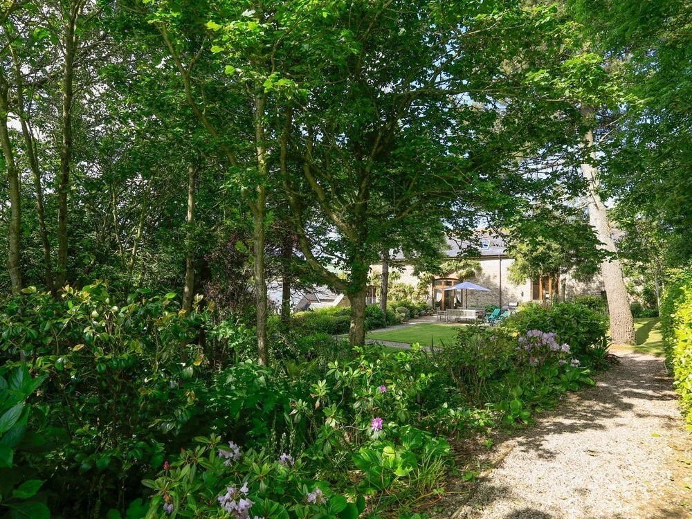 Easton Court - Large Character Barn Near Salcombe