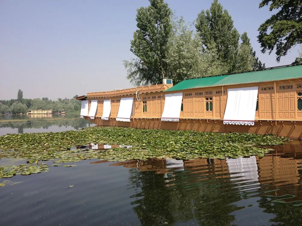 New York Houseboat