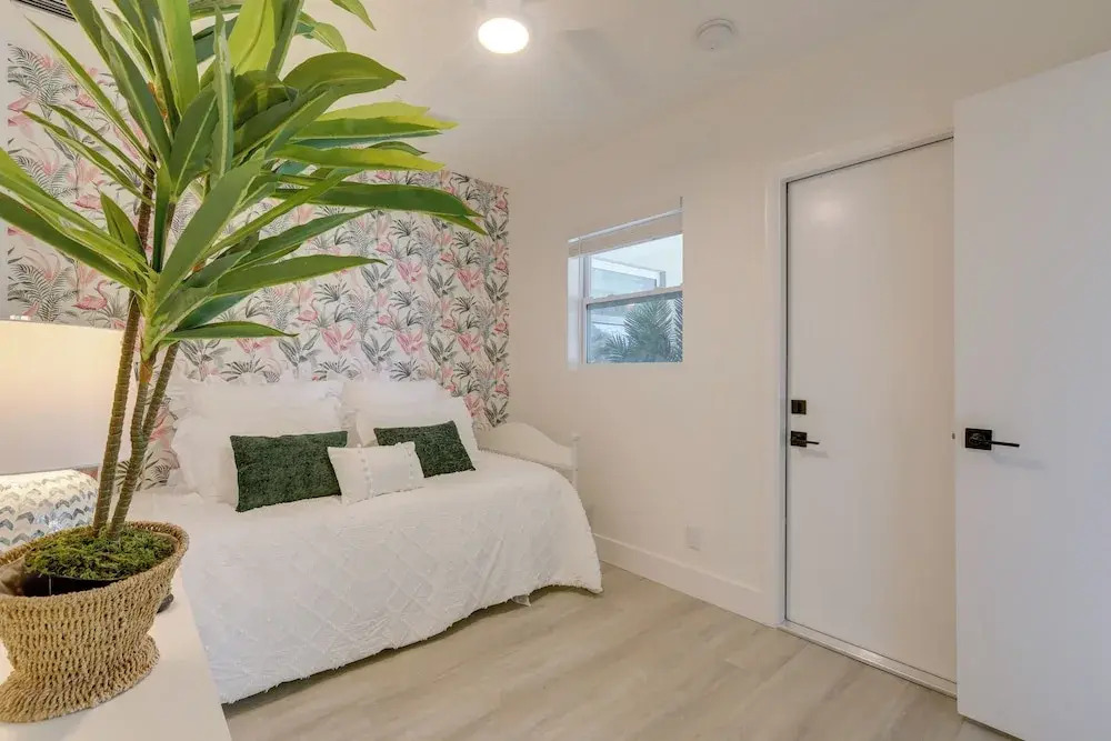 Intracoastal Getaway! North Palm Beach Apartment