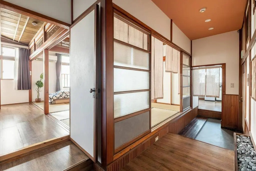 2フロア貸切最大15名 国際通り徒歩1分 駐車場1台無料 Paradise inn 安里