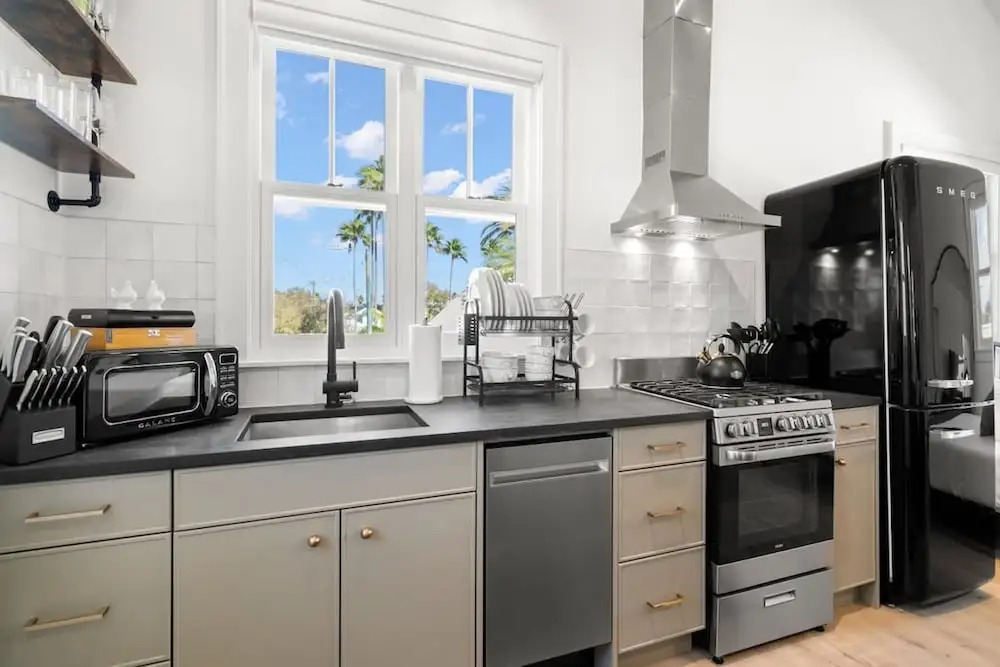 Casa Julieta Luxury Ybor-themed Studio