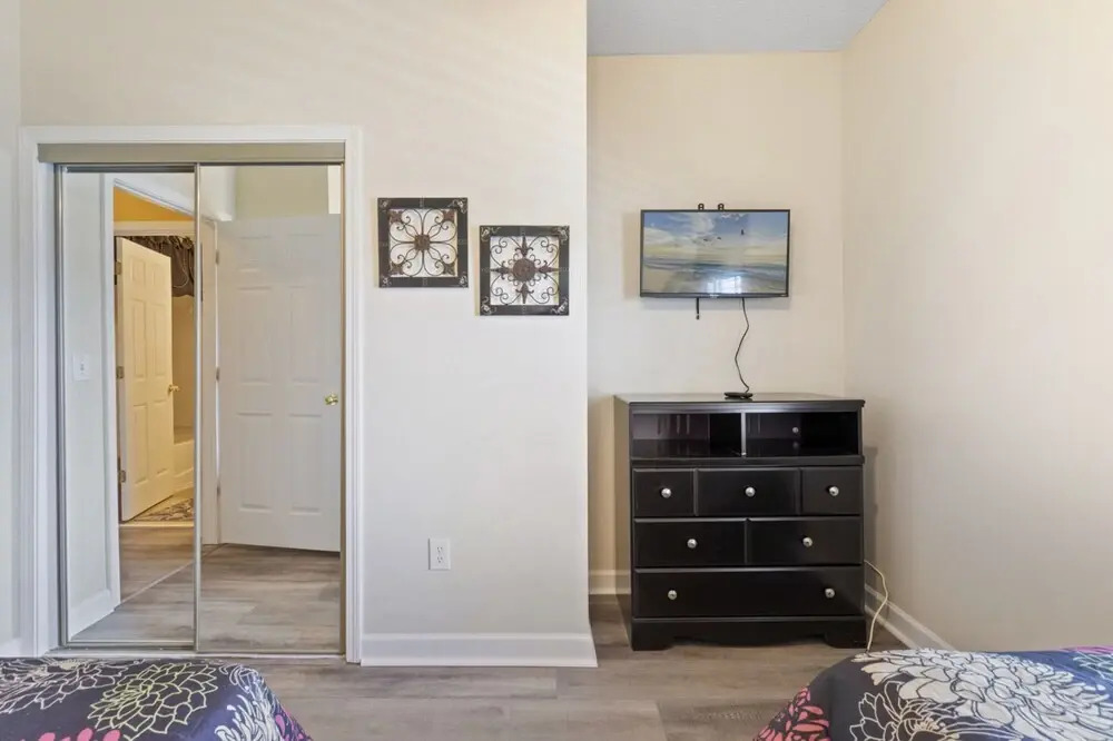 Sunny 2BR Condo with Community Pool and Close to Attractions