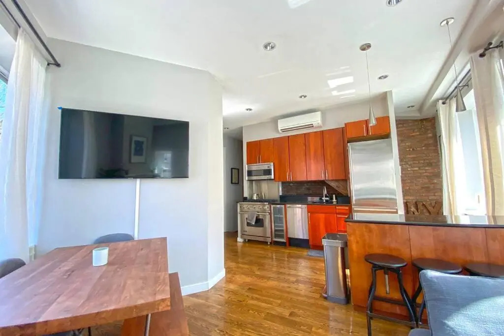 Beautiful 3 Bdrm 2 Bath Private Luxury Townhouse!