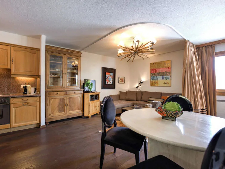 Apartment Chesa Ludains 8 by Interhome