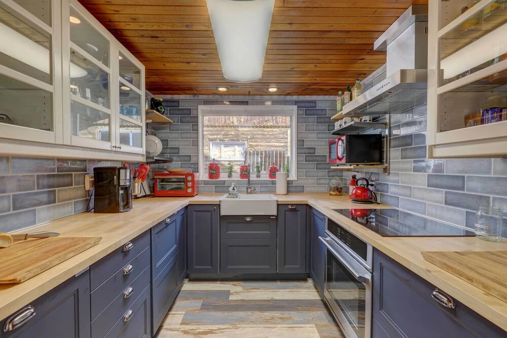 Remodeled Lake Cabin, Stunning Mtn View, New Patio
