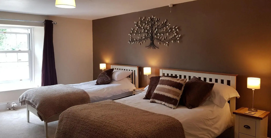 Greyhound Inn