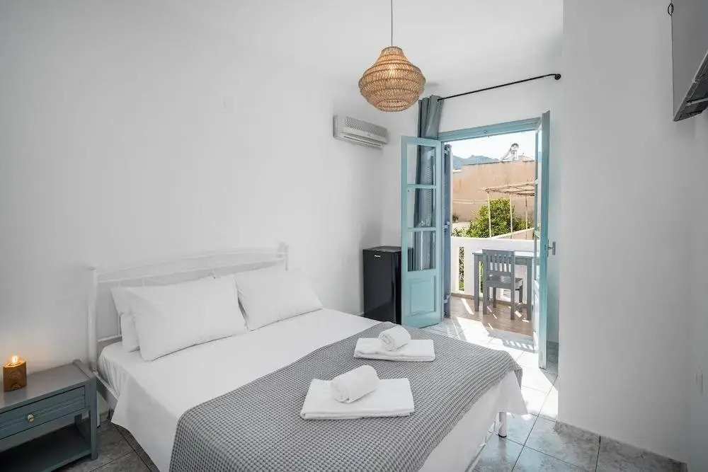 ISALOS ROOMS ON THE BEACH
