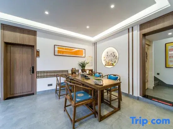 Jiuhuashan Jiushe Zizai Courtyard Homestay (On the Jiuhua Mountain Roushen Baodian)