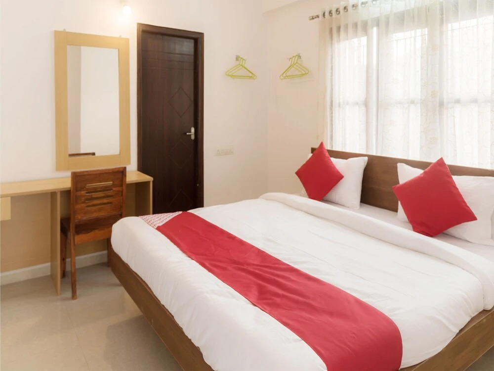 OYO Home 11410 Modern 3BHK Goverdhan Villas