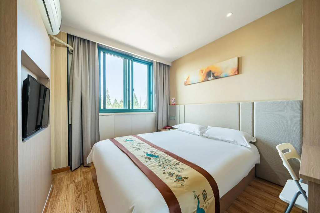 Orangewood Hotel (Shanghai Pengpu Xincun Subway Station)