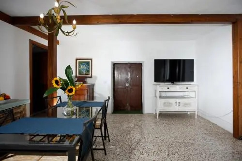 Candelaria's Mountain House (Pool & Sea Views)