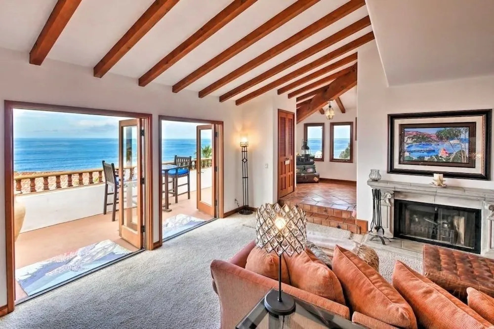 Ocean-view Hamilton Cove Oasis: Pool, Tennis & Gym 2 Bedroom Villa