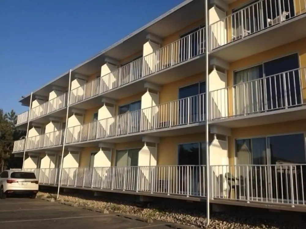 Seaside Inn & Suites