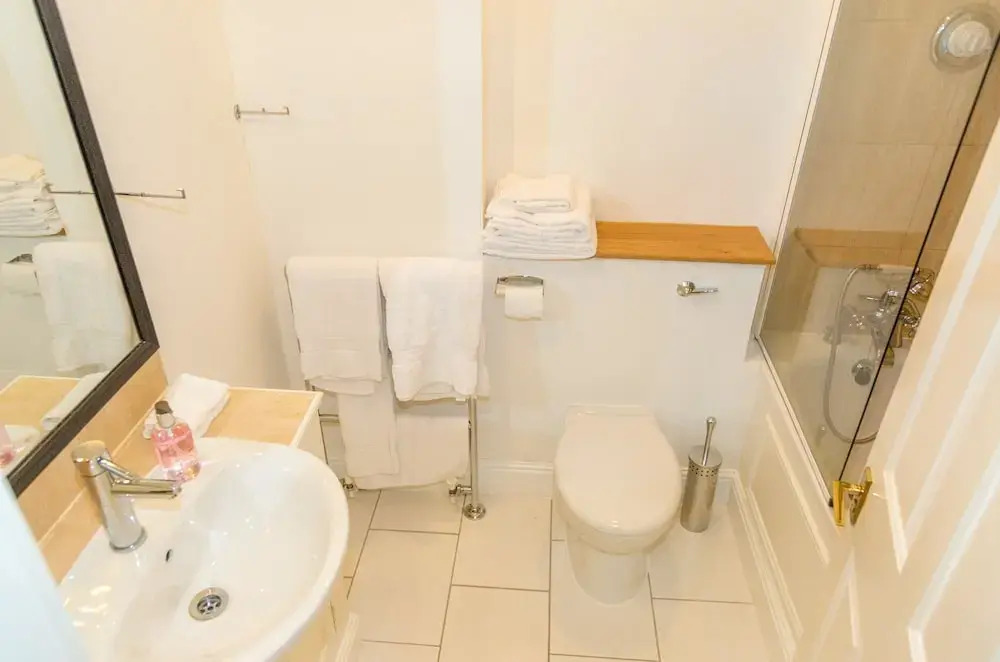 Modern 2 bed flat in historic building