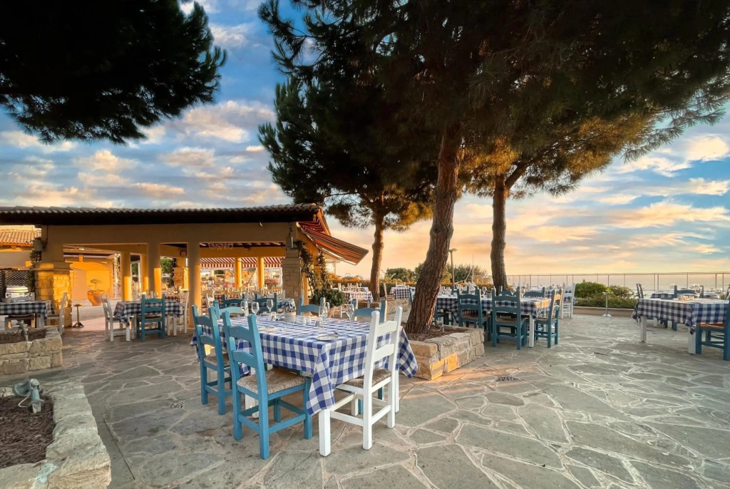3 bedroom Villa Lania with golf course and sea views, Aphrodite Hills Resort