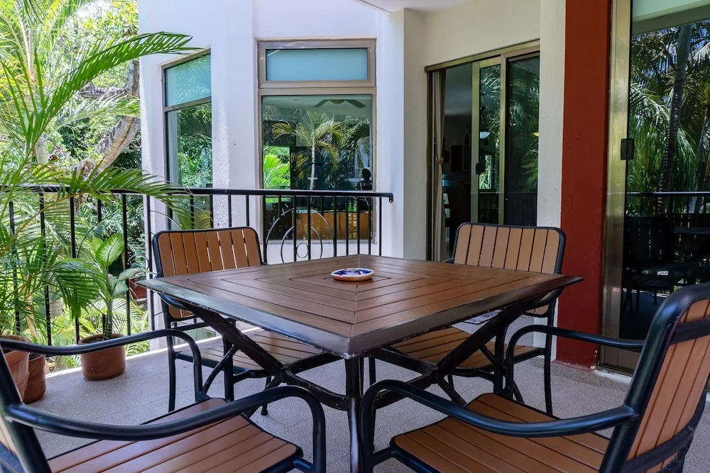 Paseo Del Sol Coral 204 3 Bedroom Condo by Redawning