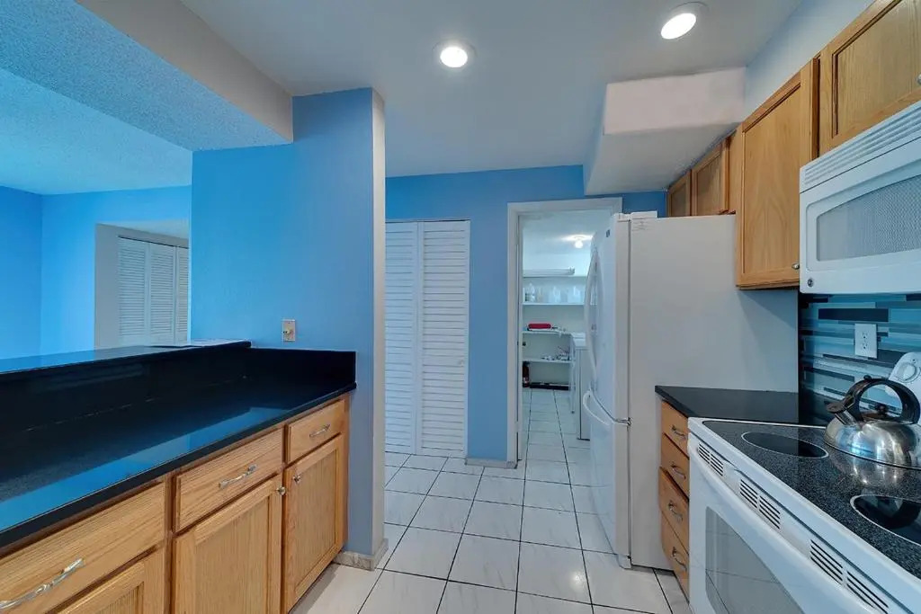 Siesta Key Beach - 2 Bedroom - 3 Beds - 3 Bathroom Duplex with Heated Swimming Pool