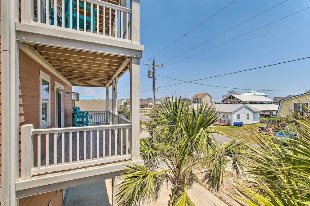 Surf City Escape w/ 6 Decks: Steps To Beach