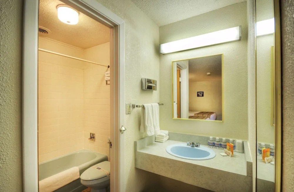 Roadrunner Lodge Motel