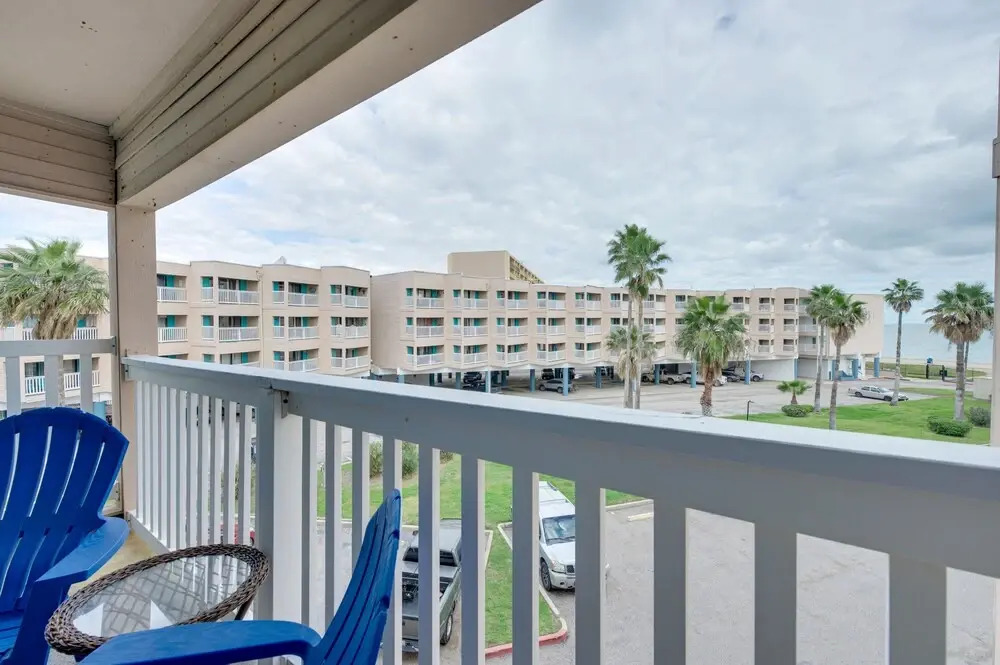 Corpus Christi Condo: Pool + Access To North Beach