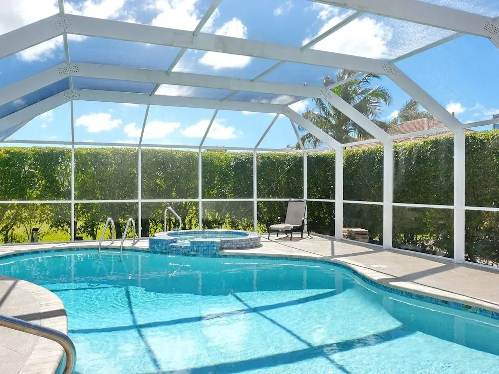 Centrally Located Pet-friendly Home With spa and Pool