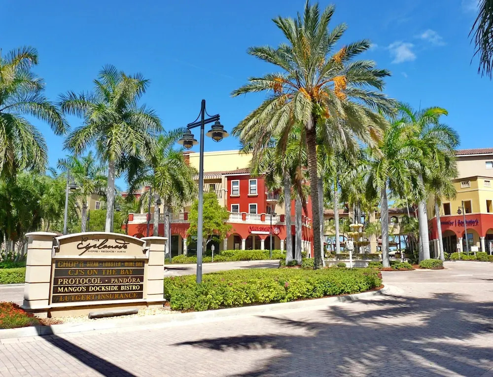 Breezy Condo With Deluxe Pool and Private Beach Access