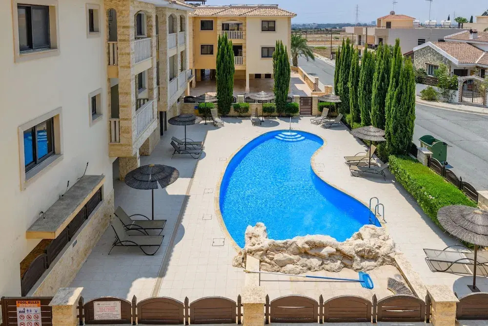 Private Roof Top Terrace Overlooking Pool in Pyla