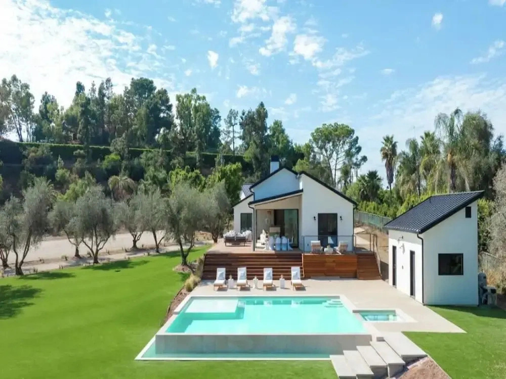 Lechusa - Secluded Creative Compound: Luxury 2-acre Estate w/ Studio & Pool