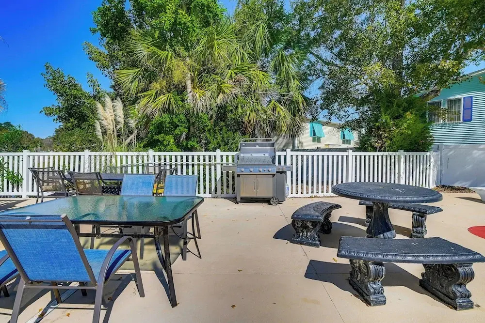 1 Mi to Beach + Hot Tub: Murrells Inlet Retreat!
