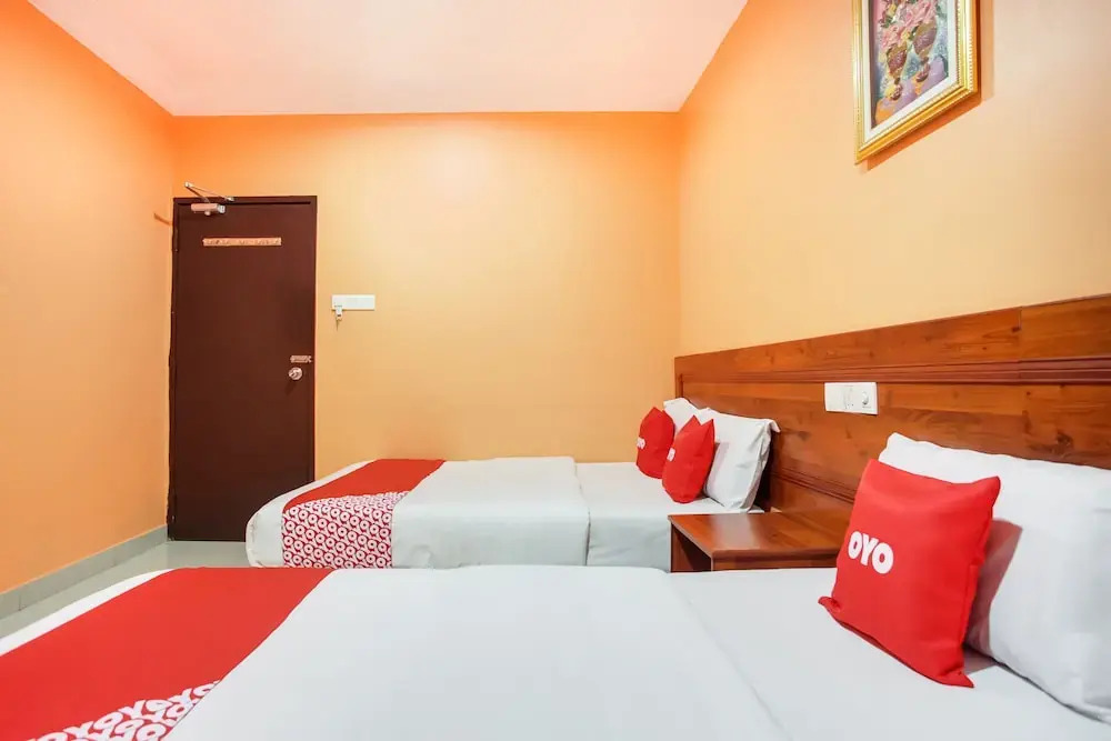 OYO 89470 My Town Hotel