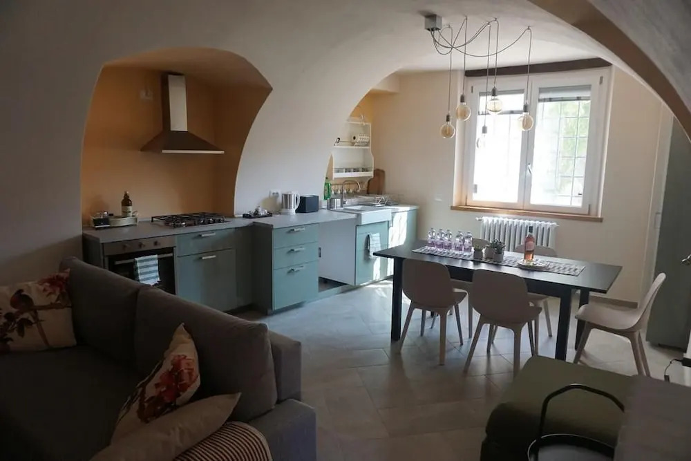 La casa di Edone